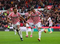 里程碑夜曼城复出首秀；葡超窗口期刷纪录；赛场秩序良好；控场能力受关注